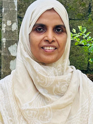 Dr SHANIBA V